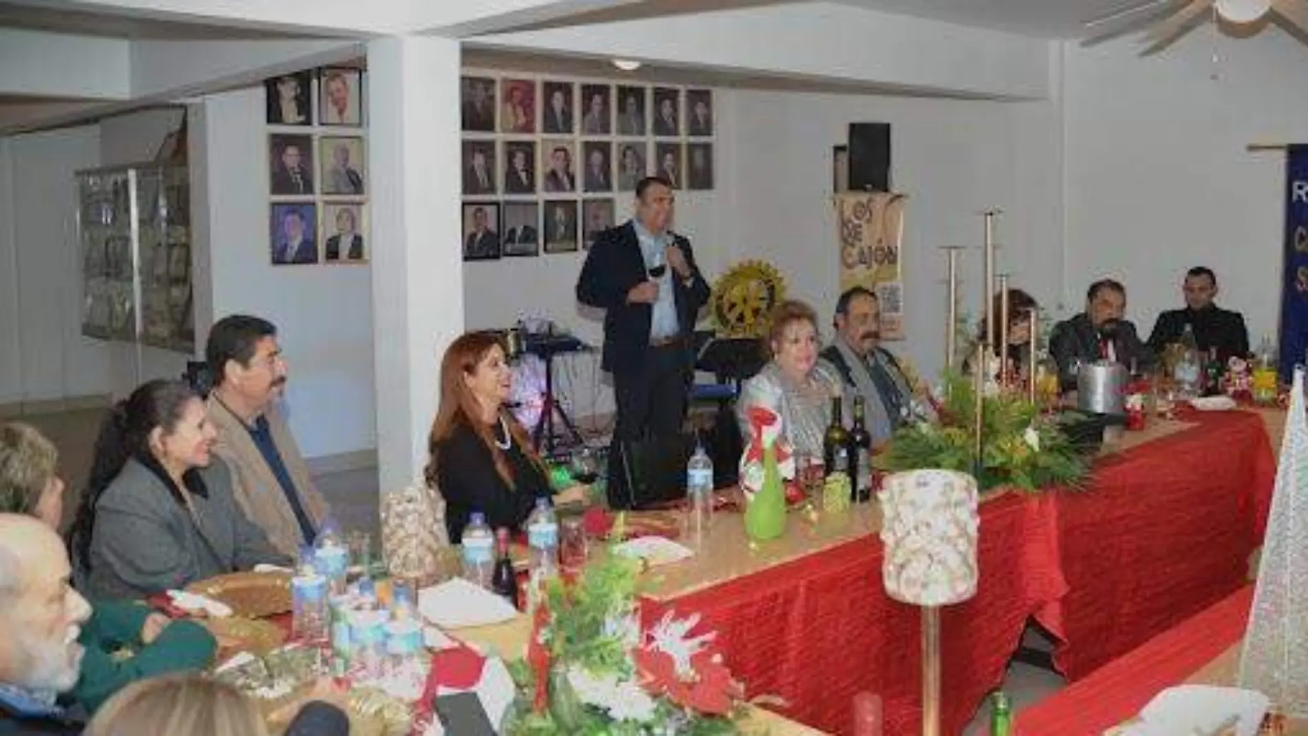 Momento de la realización del brindis de navidad de esa agradable noche